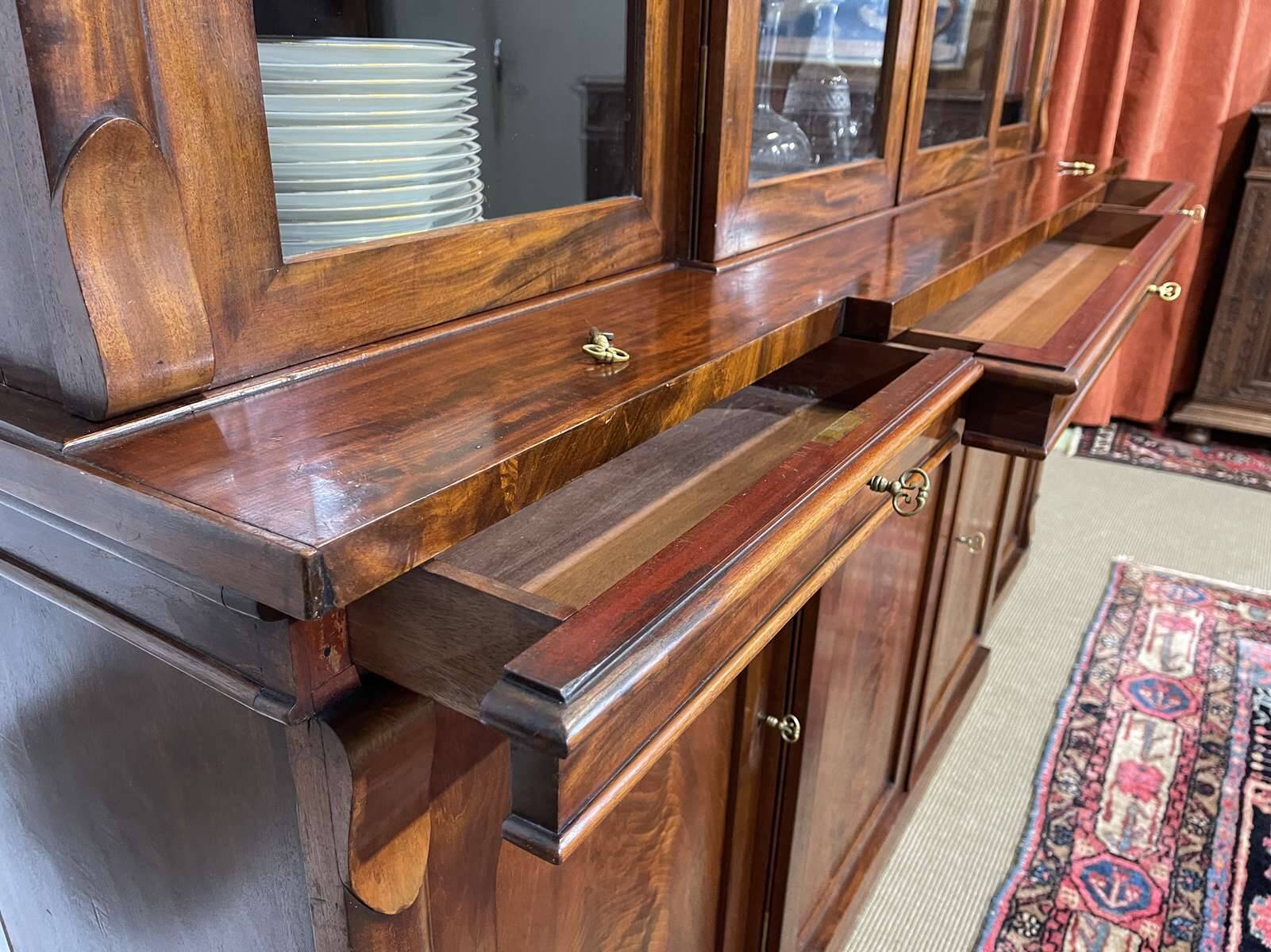 Victorian library with 8 doors, 19th century in mahogany.