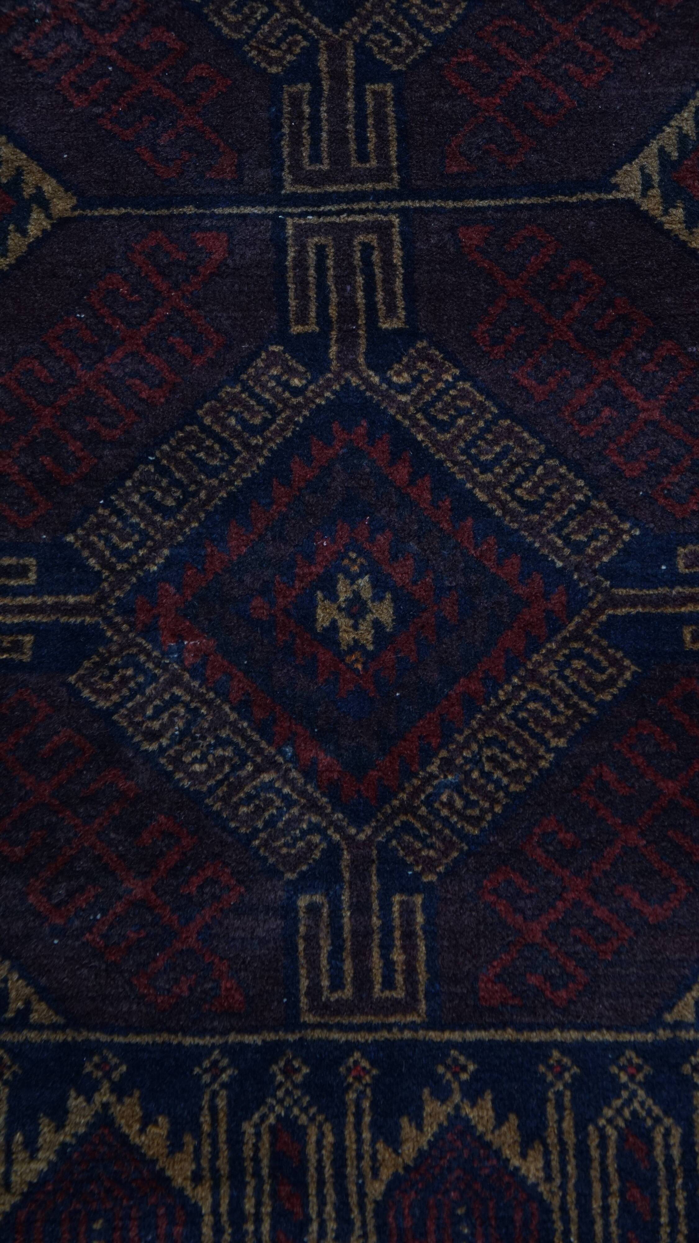 Decorative Rug with Dark Tones – 162x86 cm
