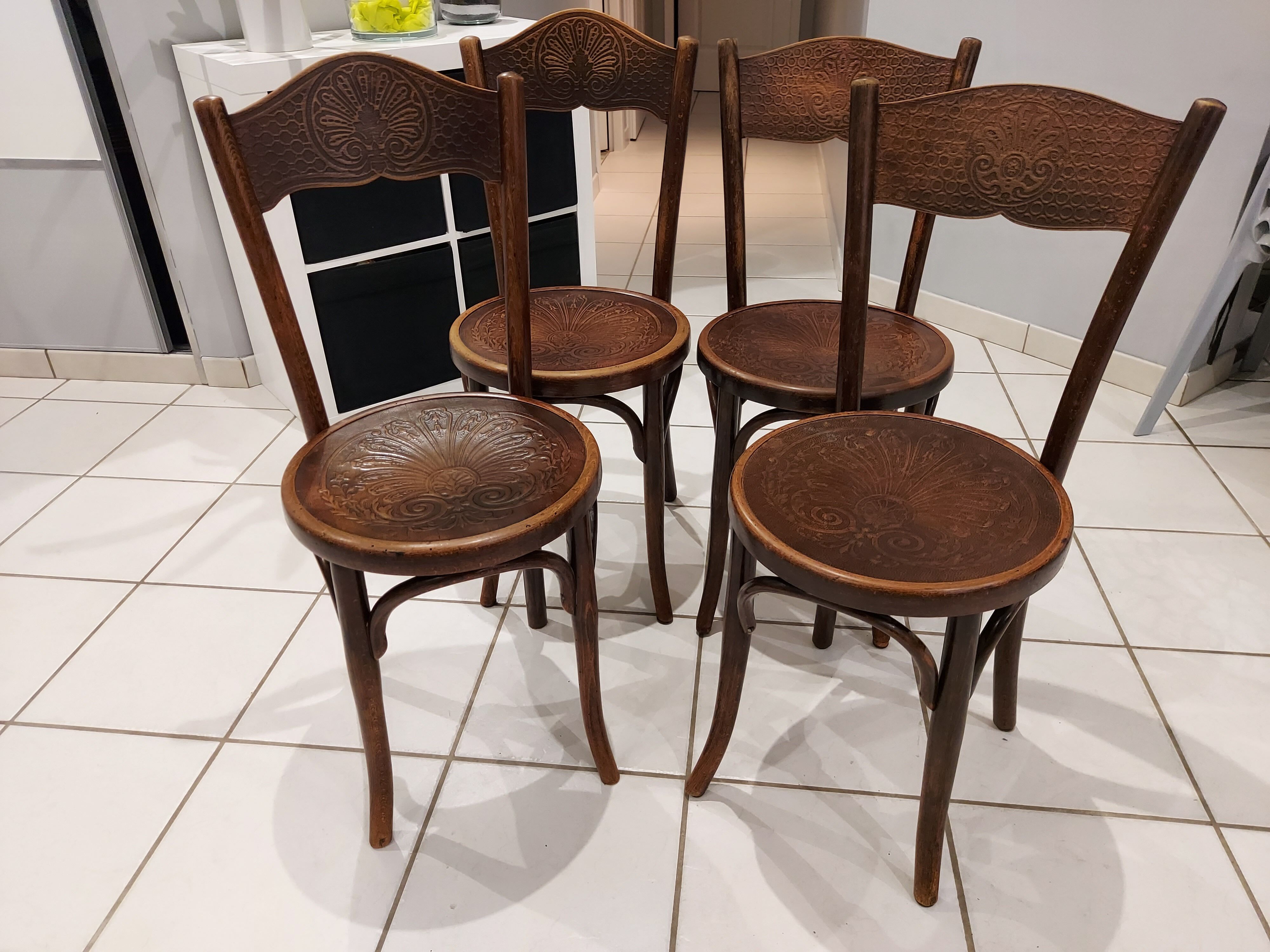 Suite de 4 chaises bistrot Mundus Joseph Hoffmann Austria Bielitz années 1908