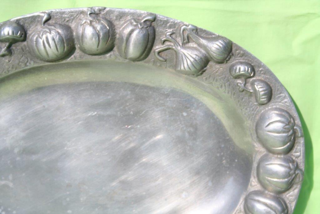 Plateau de service fonte d'aluminium décor légumes