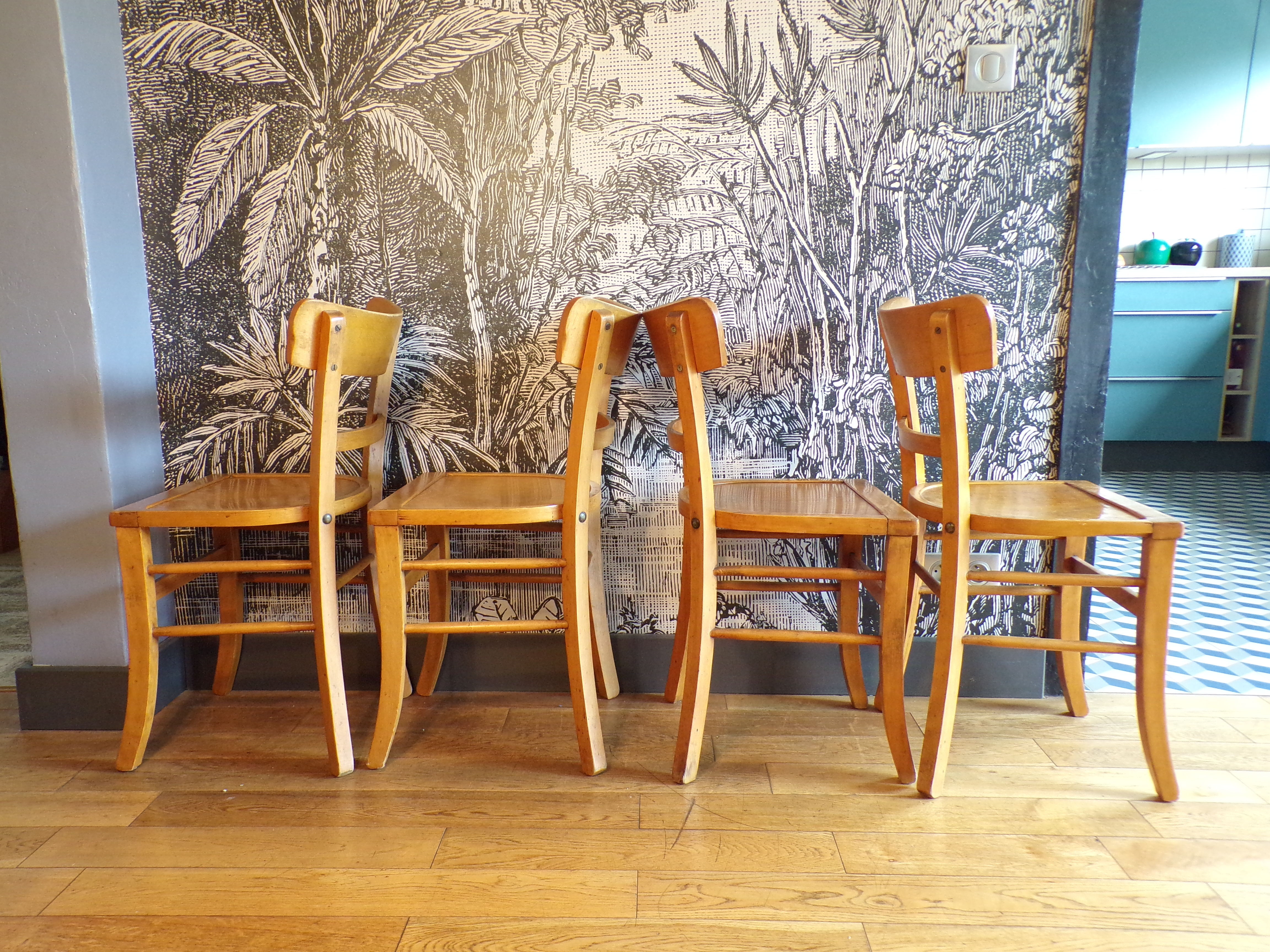 Suite 4 vintage bistro chairs