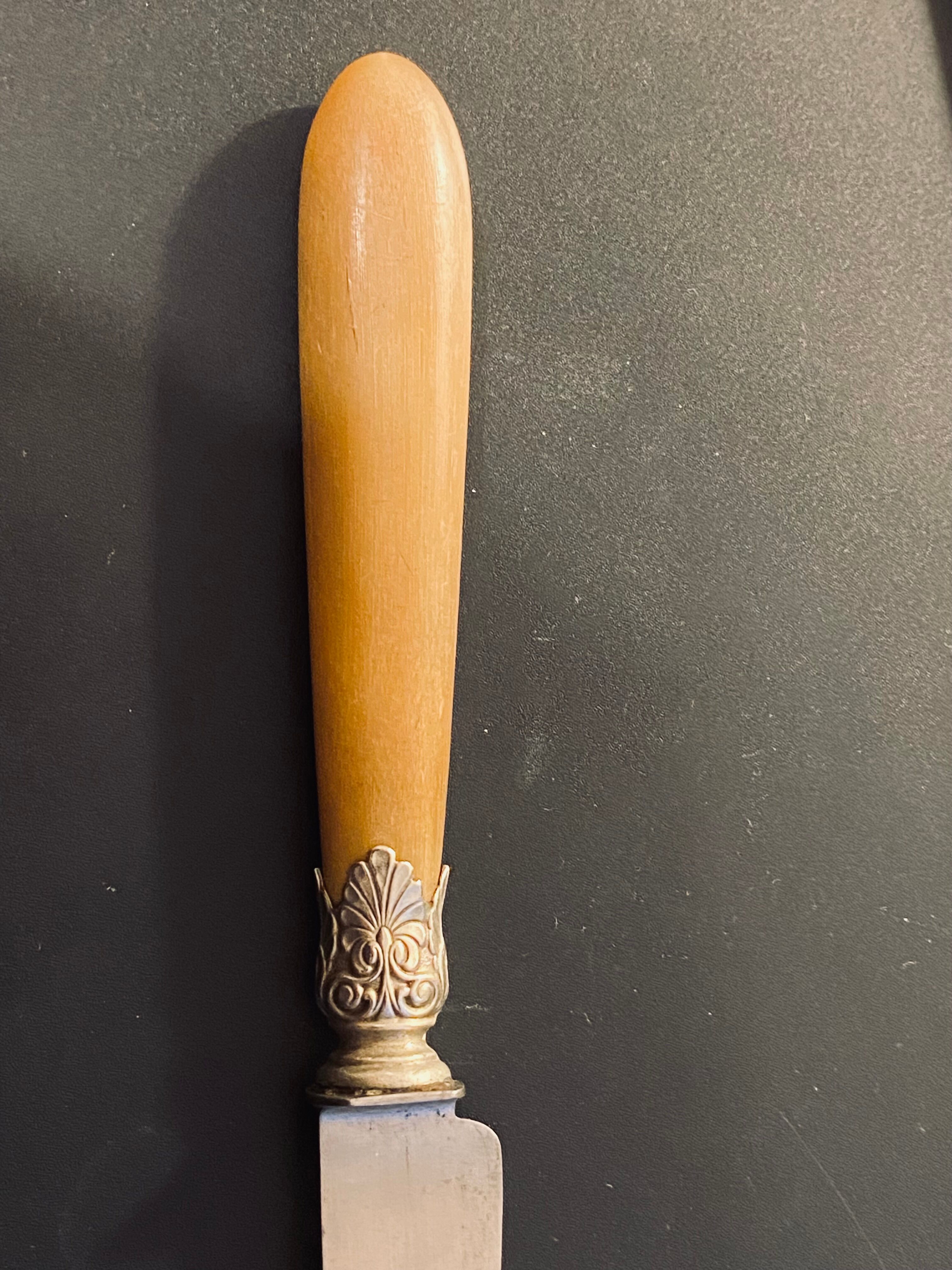 Couteaux art nouveau acier et bakélite
