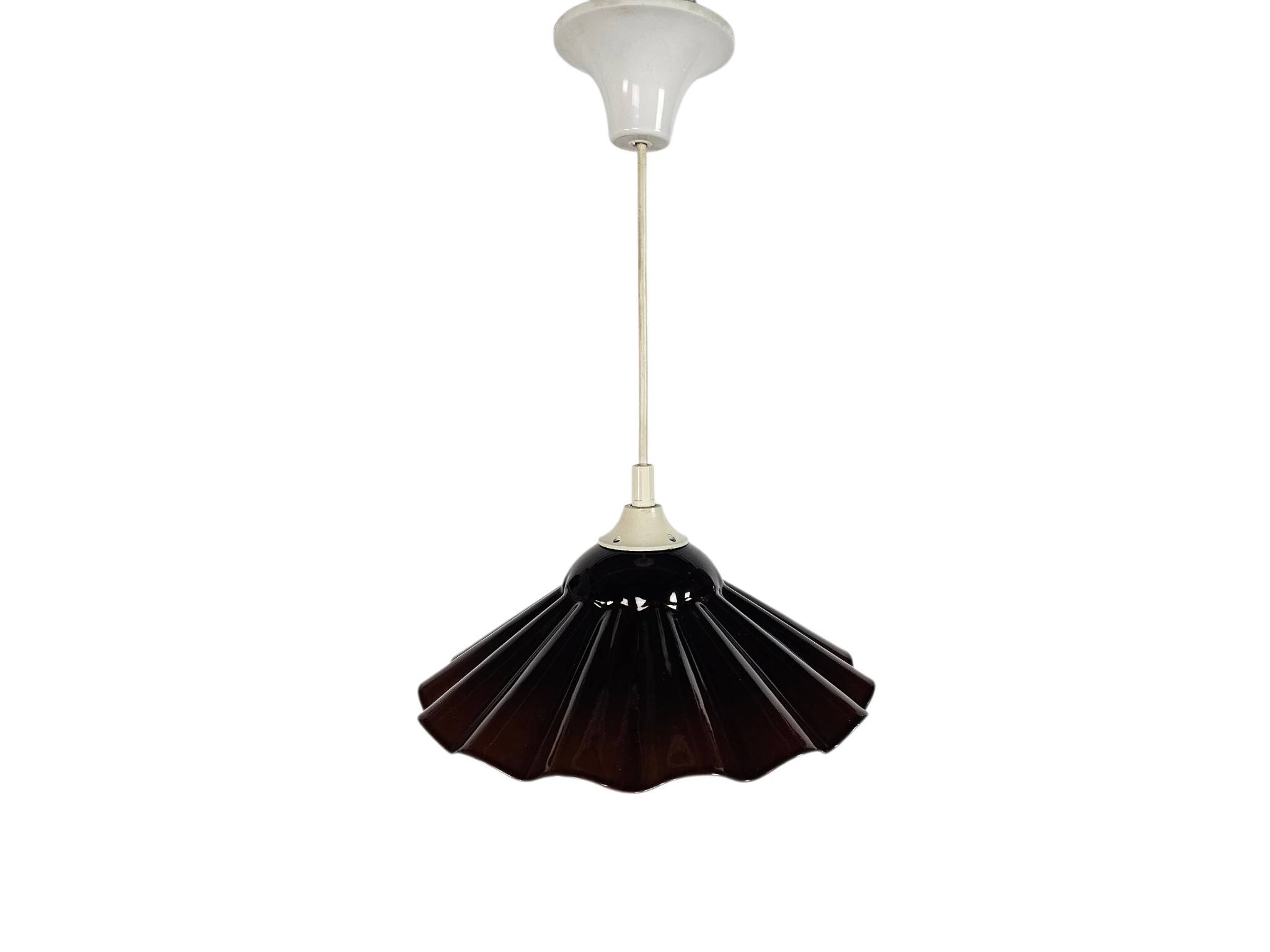 Vrieland Design – enamel – metal – scalloped edge – red/brown – 1970s