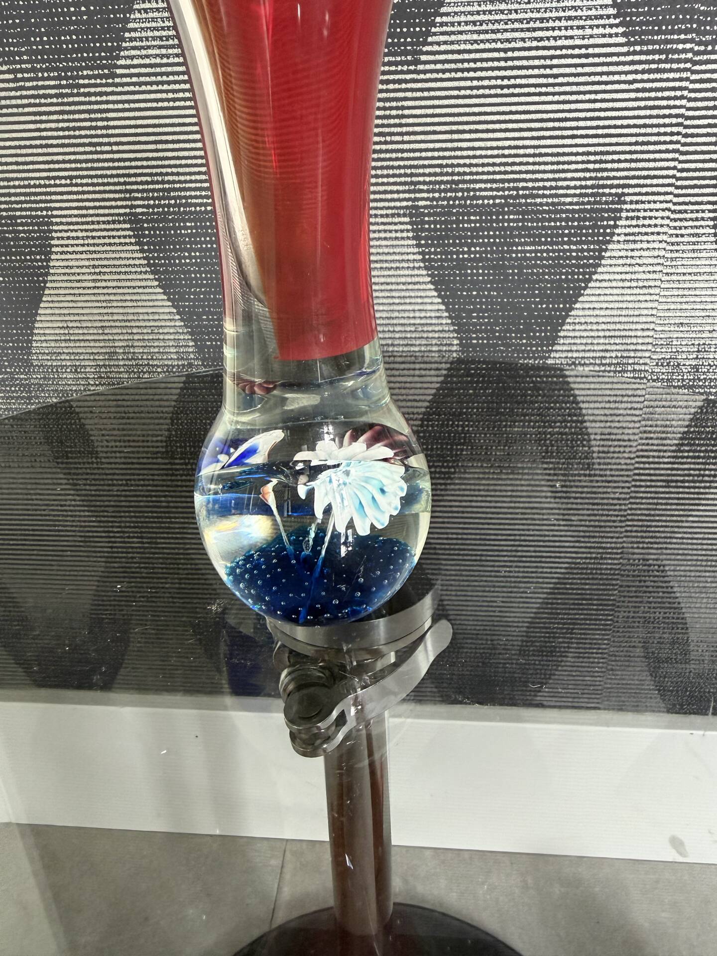 Vintage Murano tulip vase with sulphur base (1960)