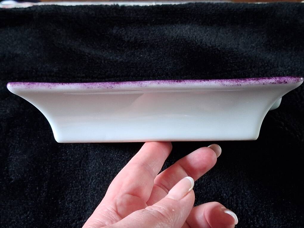 Sublime Pocket Bowl in Limoges Porcelain, Hand-Painted Iris & Gold Leaf