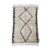 Moroccan Berber carpet Beni Ouarain unbleached with black diamonds and engraved border 207x130cm
