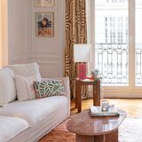 Table ovale en marbre corail