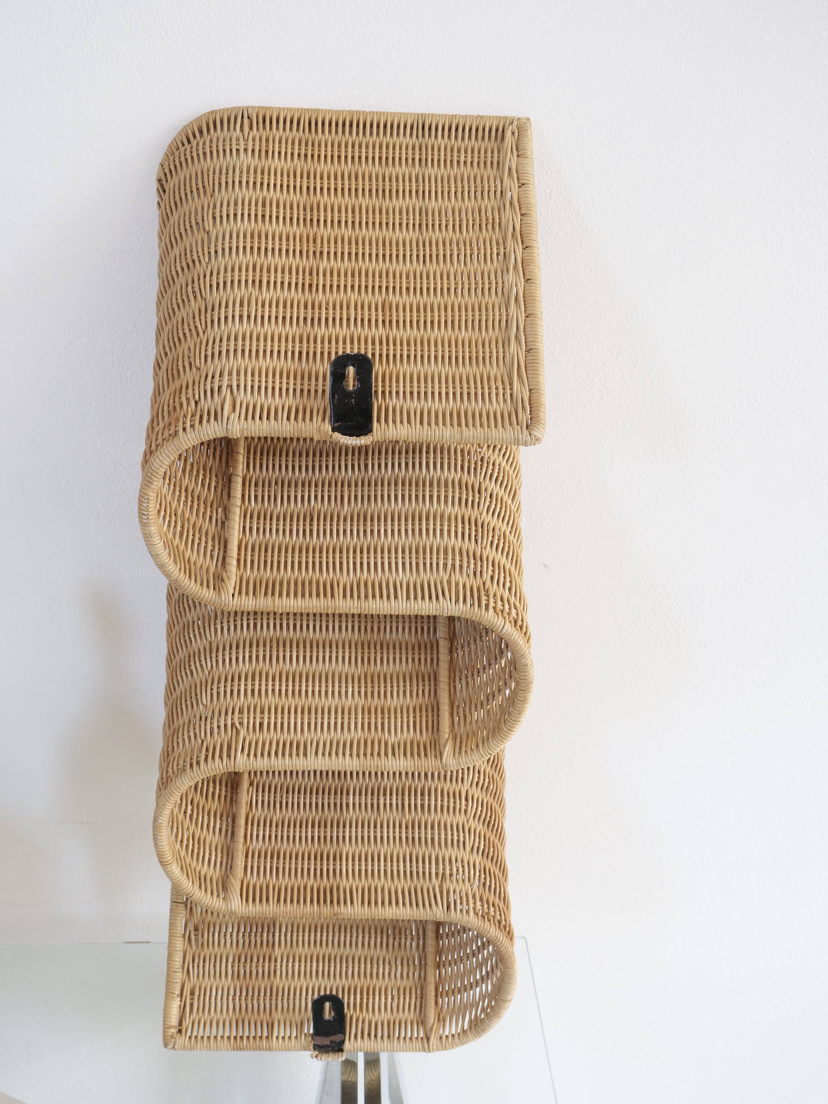 rattan wave wall-mounted magazine holder