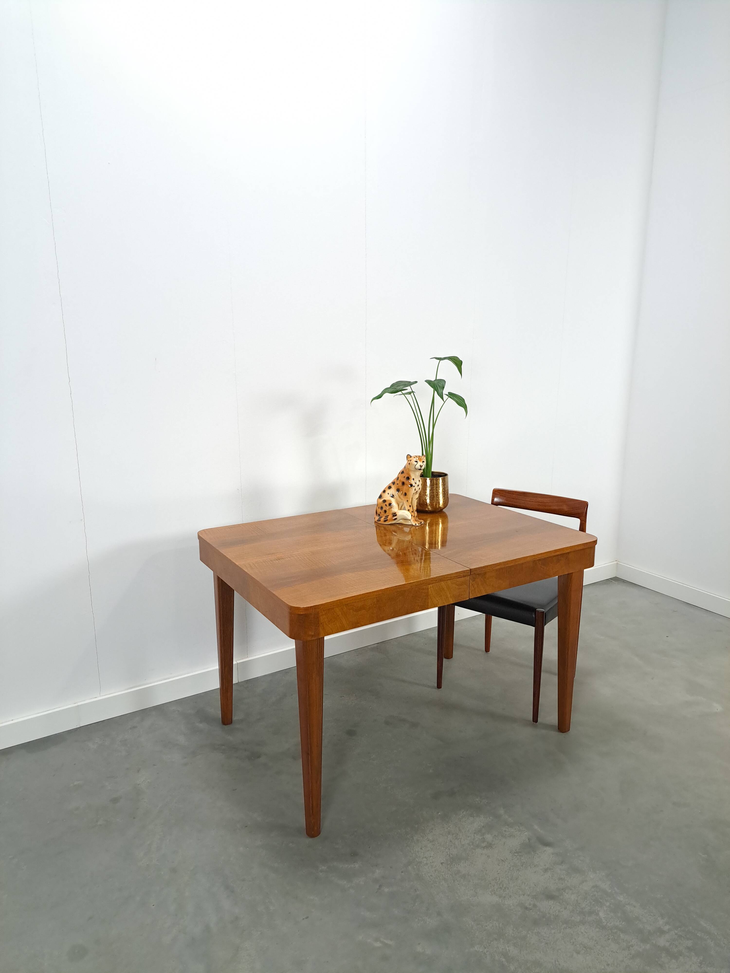 Table de salle à manger extensible design vintage Halabala