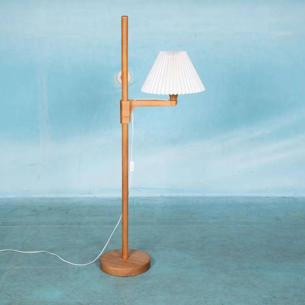 Minimalist Scandinavian floor lamp Carl Malmsten in pine, Sweden