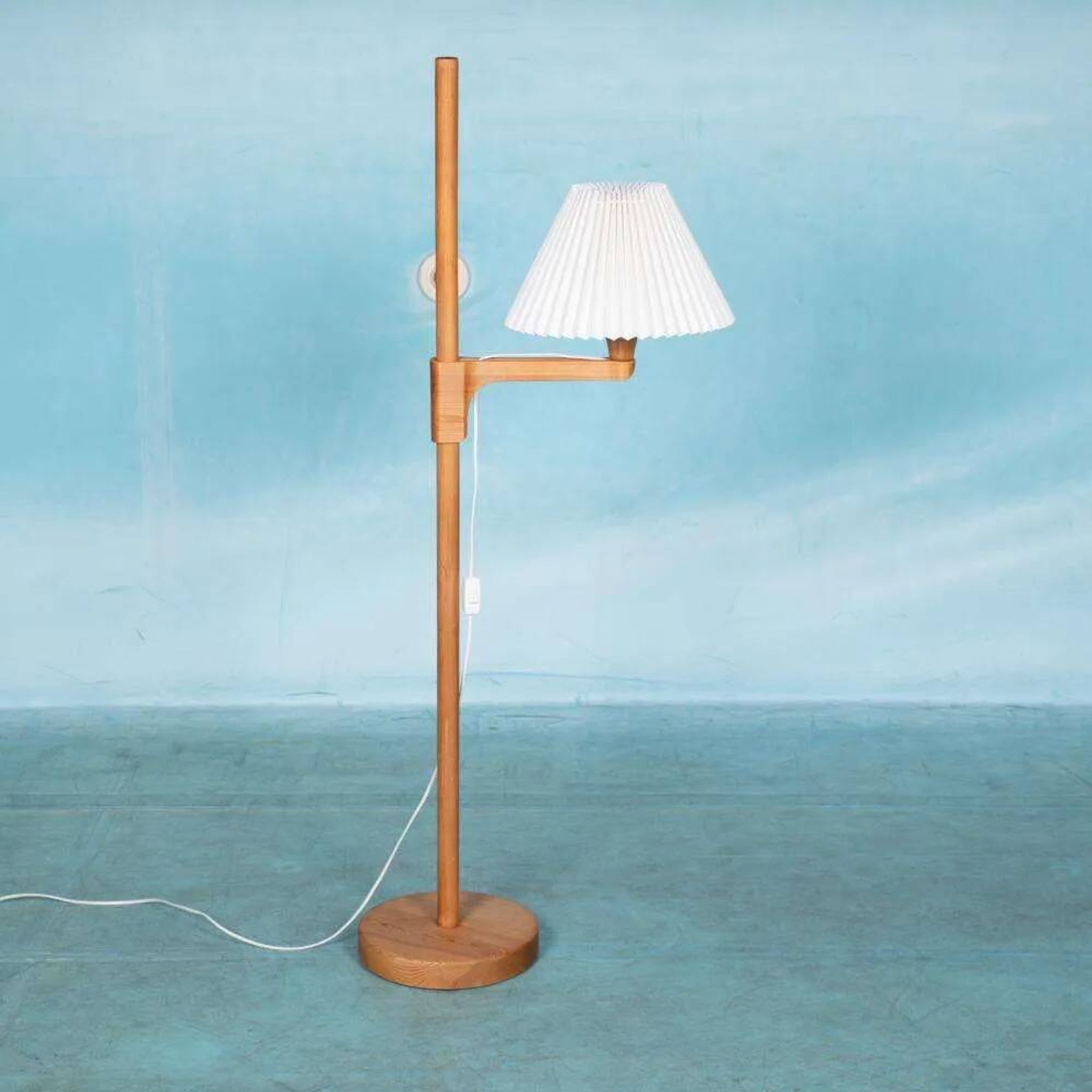 Minimalist Scandinavian floor lamp Carl Malmsten in pine, Sweden