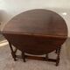 Ancienne table pliante anglaise en bois et pieds tournés 