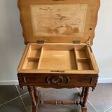 Table d'appoint, travailleuse en noyer d'époque Louis Philippe milieu XIXème