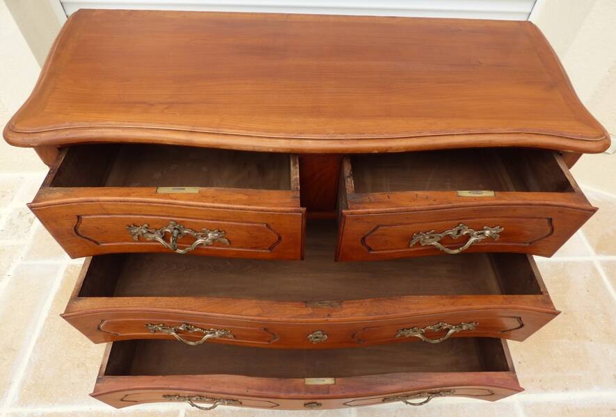 Antique style chest of drawers in stained and molded beech with 4 drawers - Very good condition