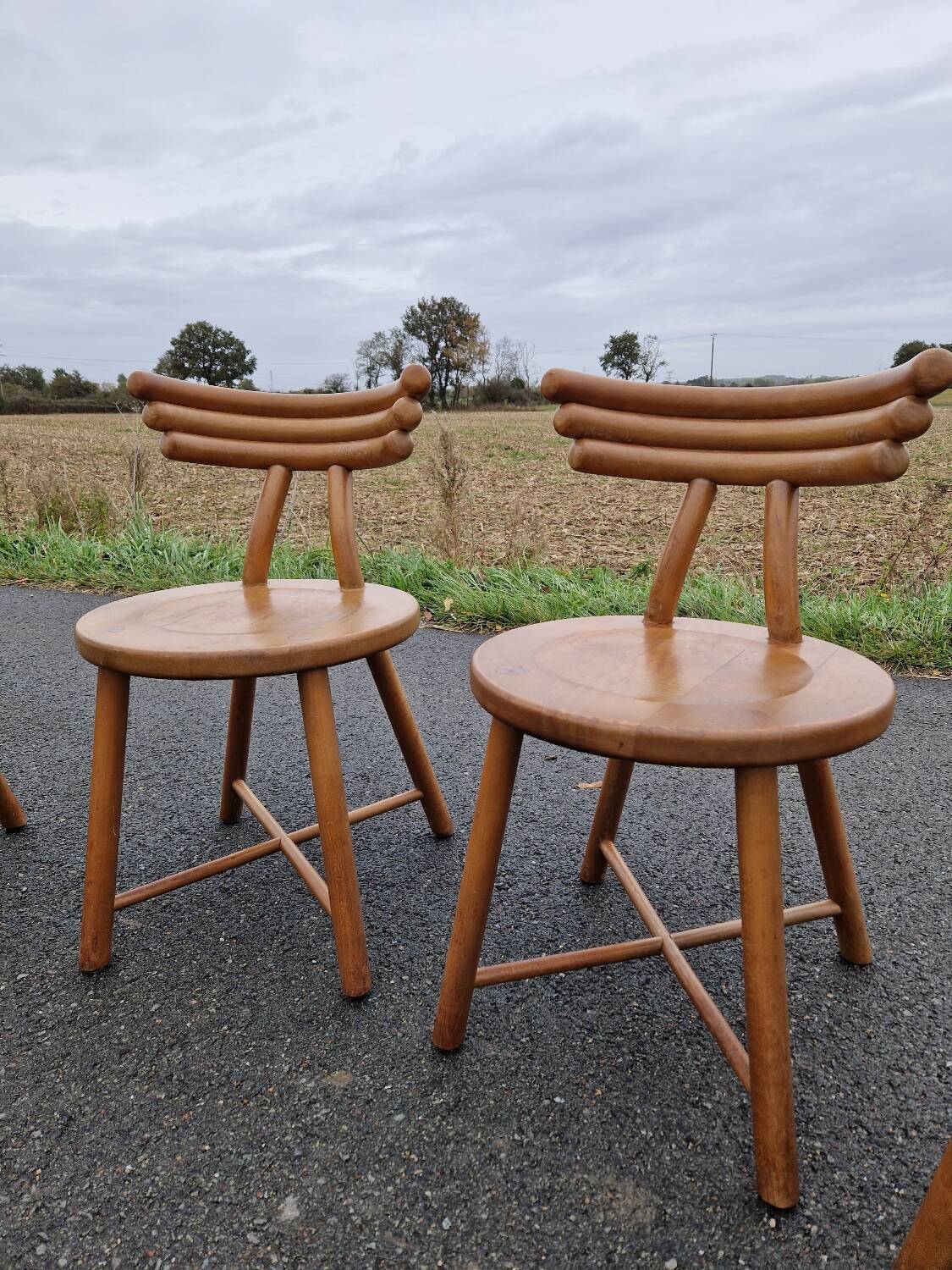 Set of 4 solid organic chairs