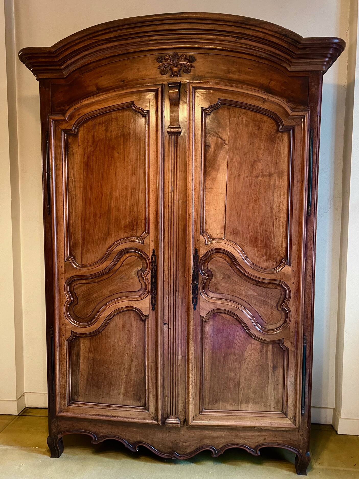 Dauphinoise Louis XV walnut armoire, storage cabinet H: 2.20m