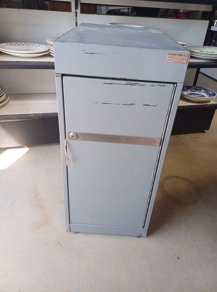 Old industrial locker PTT 1975