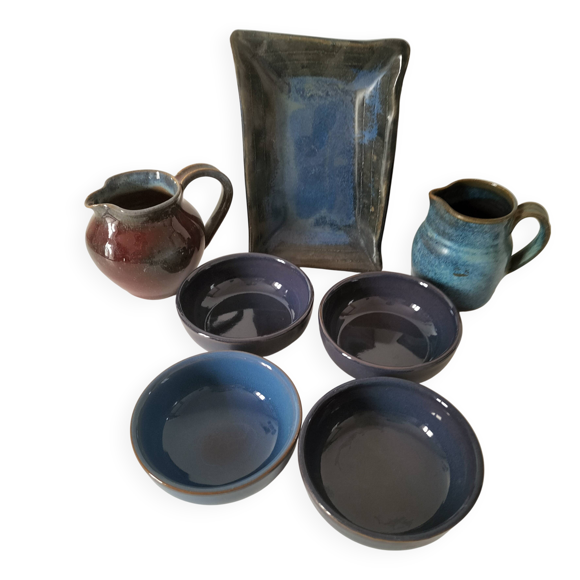 Set of artisanal ceramics in shades of blue.