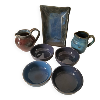 Set of artisanal ceramics in shades of blue.