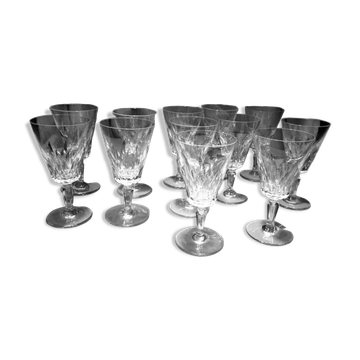 Suite de 12 verres a eau en cristal de baccarat modele carcassonne