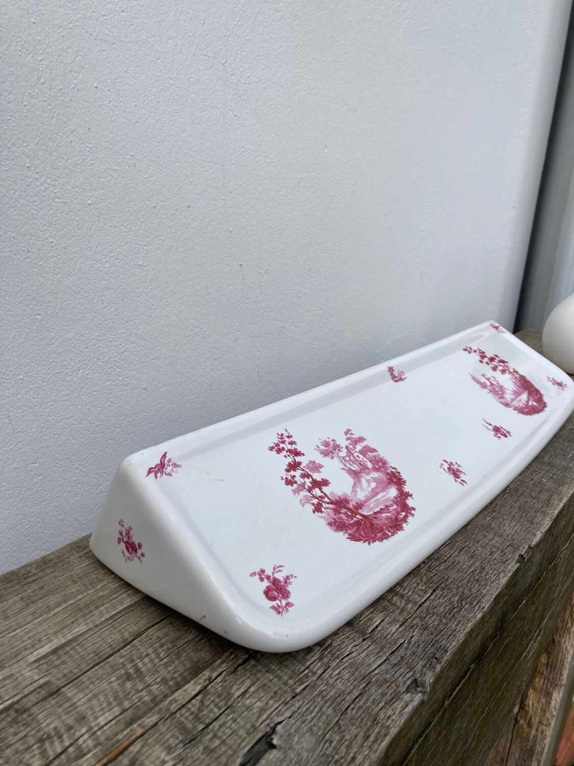 Limoges porcelain wall shelf Chapus Freres / Ceramic bathroom