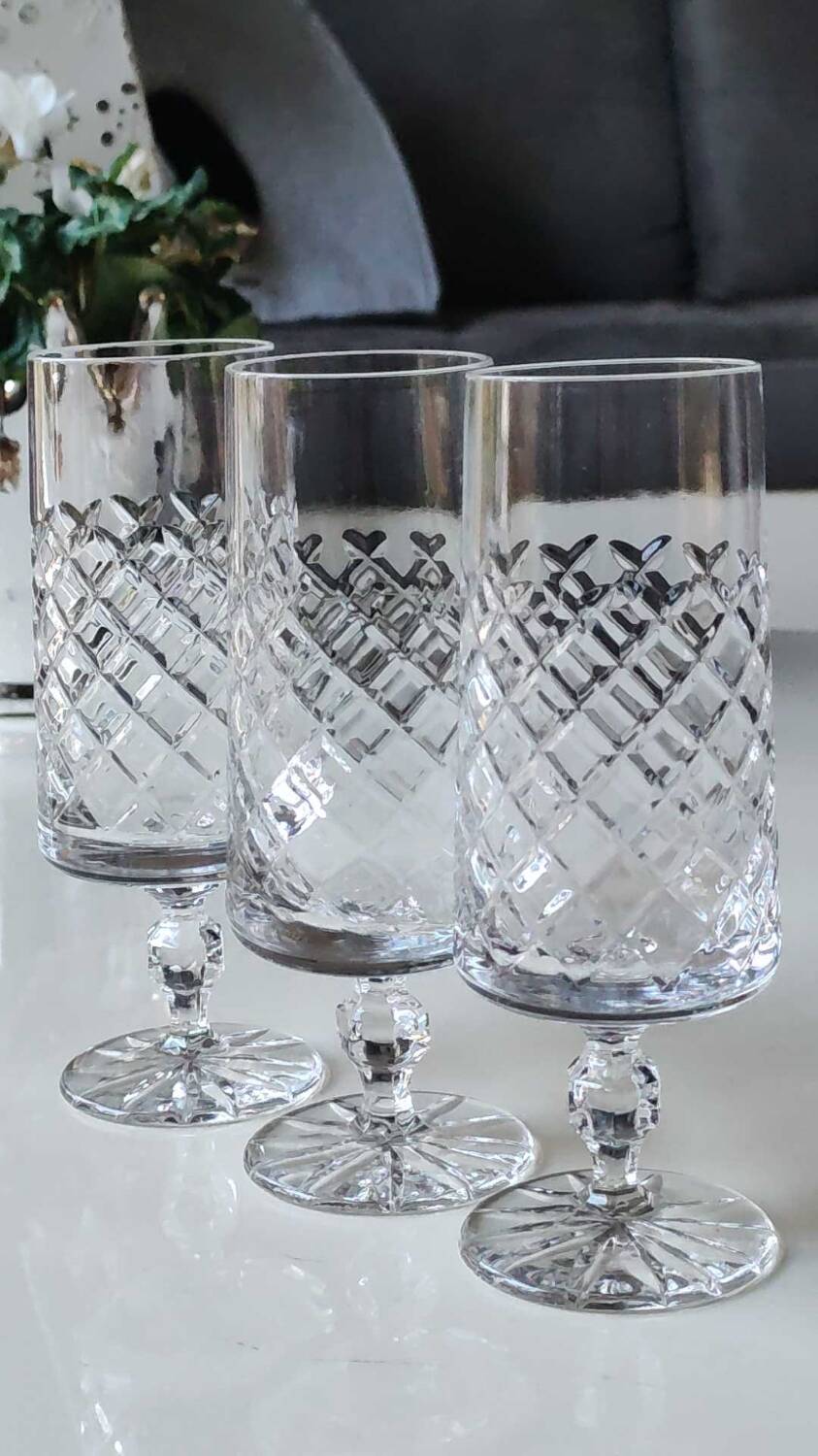 Set 6 champagne flutes, Lorraine crystal. Diamond/crosshair patterns. High 16 cm
