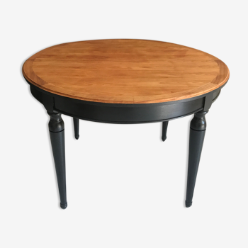 Old Round Table