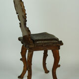 Chaise sculptée de style" foret noire"