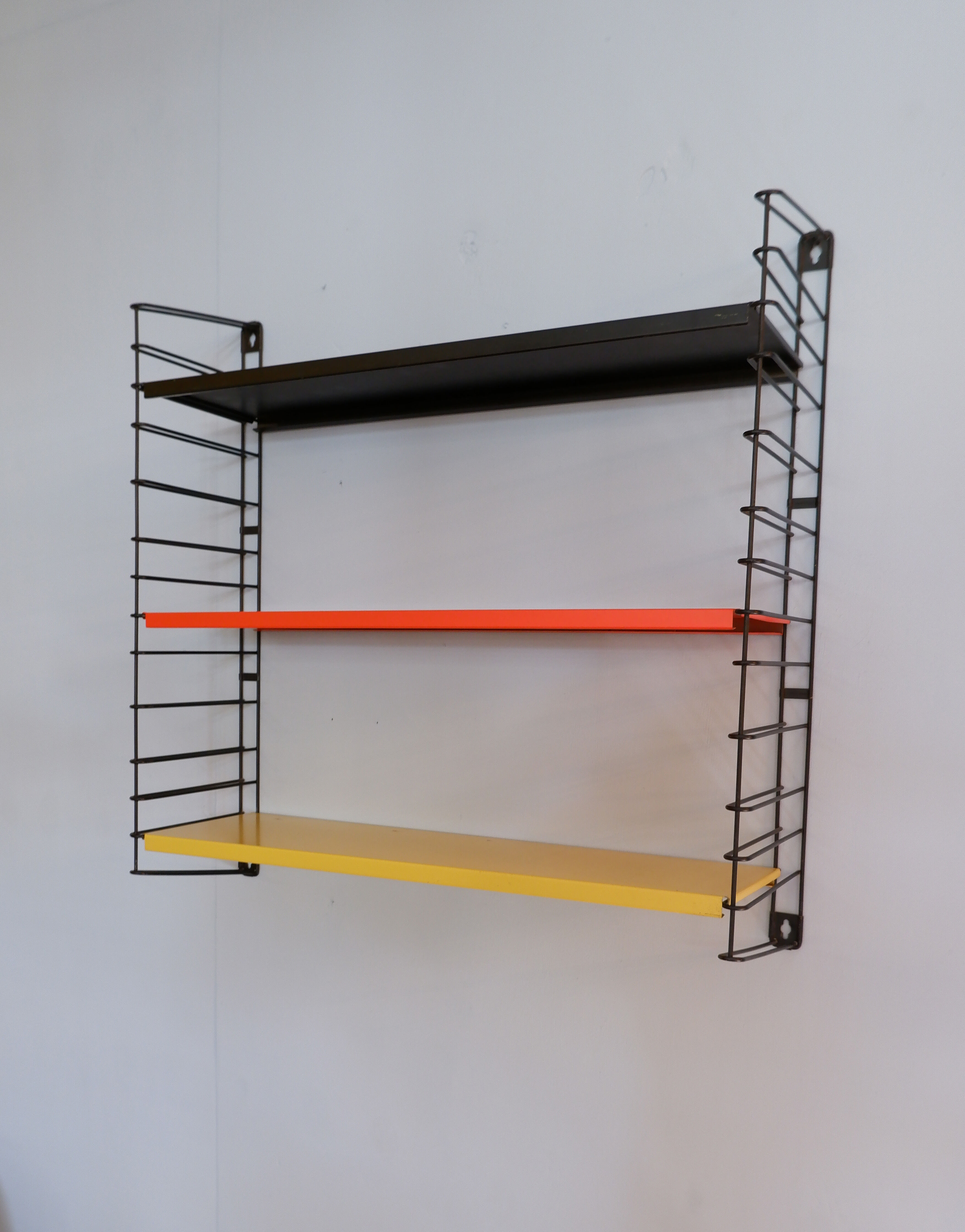Tomado wall unit
