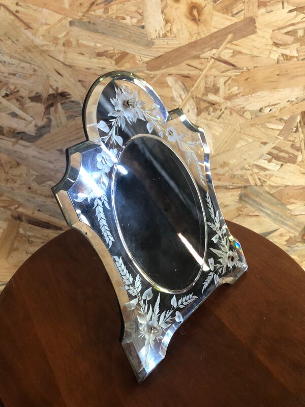 Ancien miroir vénitien biseauté décor fleurs gravé