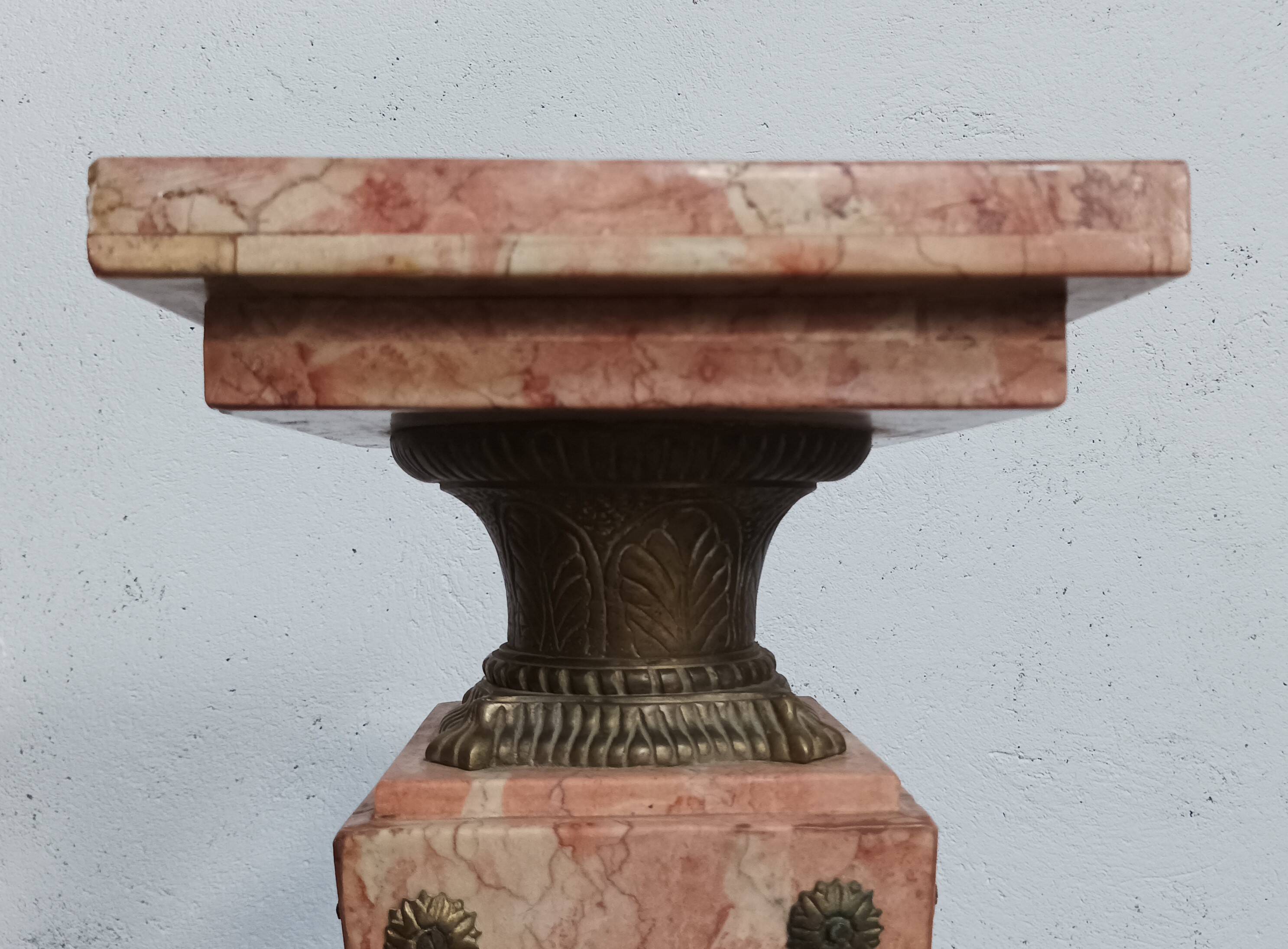 Tall column in pink marble and bronze, Louis XVI style