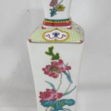 small famille rose vase in Chinese porcelain China