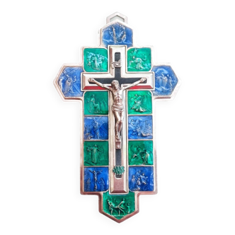 Crucifix en métal et émail
