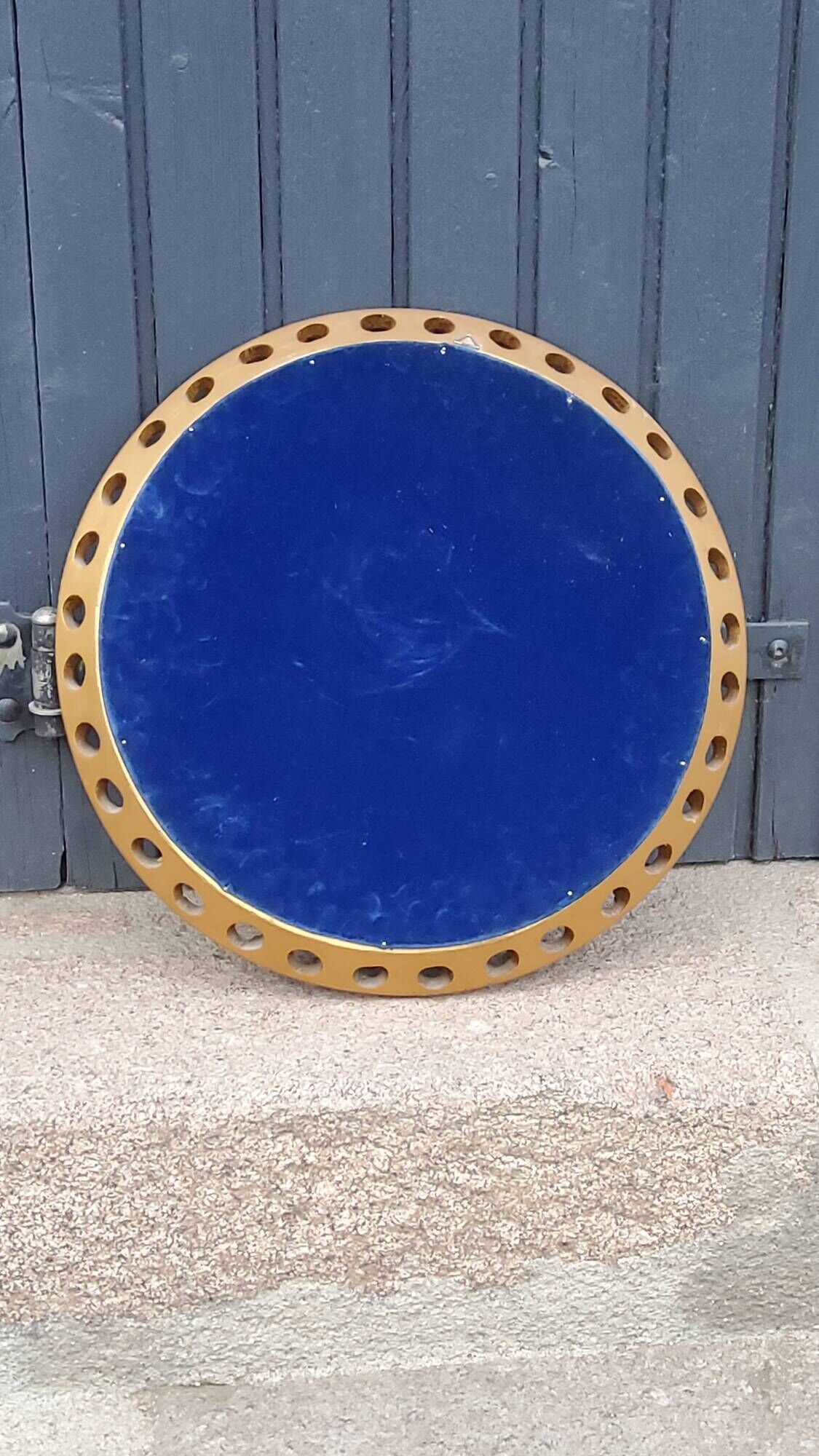 Round neoclassical style mirror in wood and gilded stucco from the 1950s