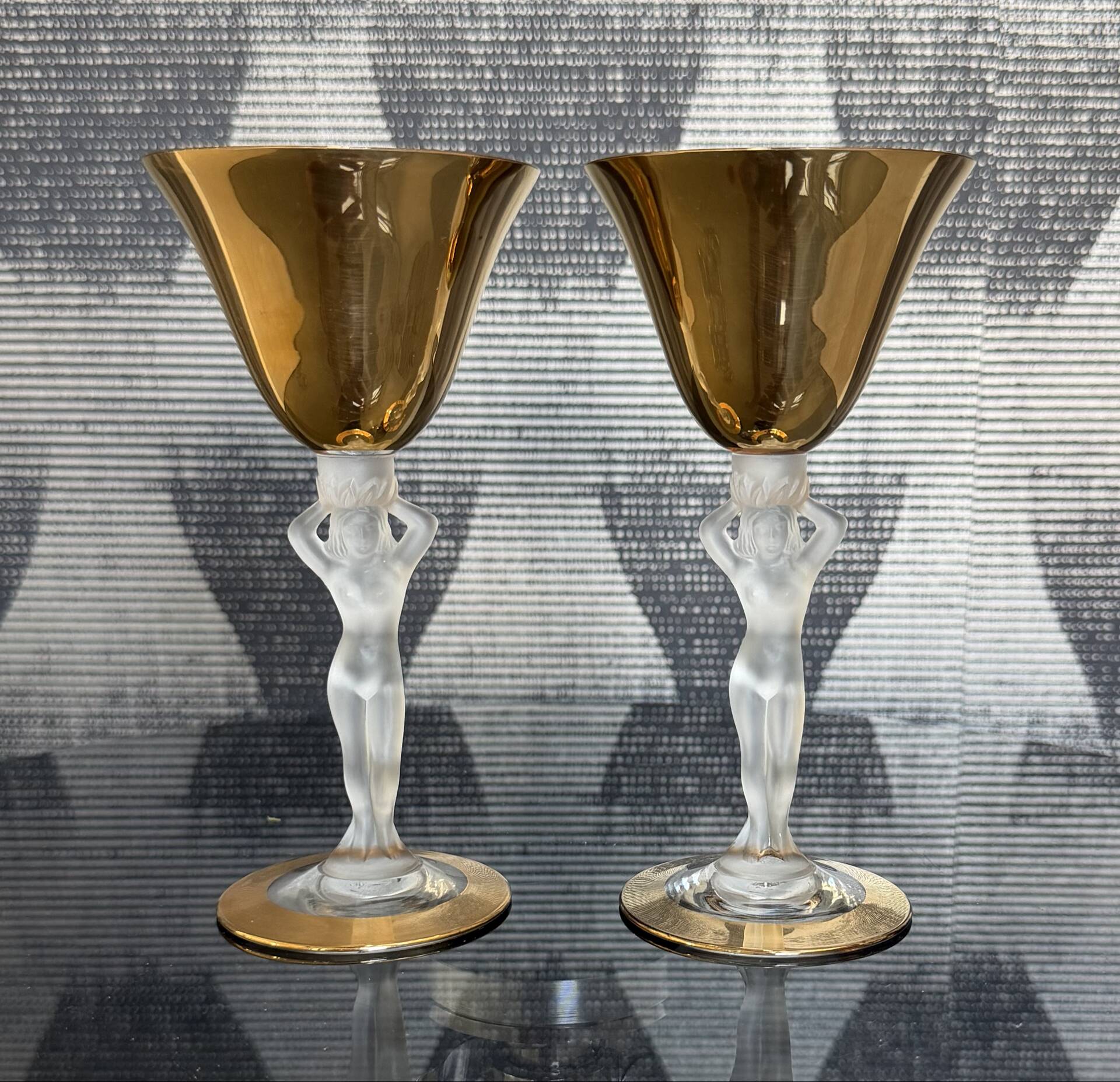 "Pair of cocktail glasses attributed to Bayel, Bacchante model, in ve"