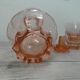 Carafe en verre rose avec 2 verres