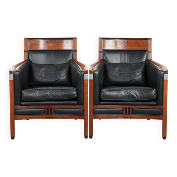 Ensemble de 2 fauteuils en cuir noir au design Art Déco en bon état.