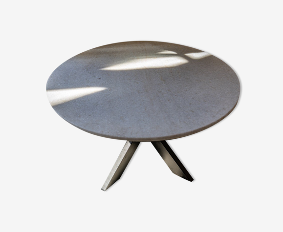 Table basse en pierre beige