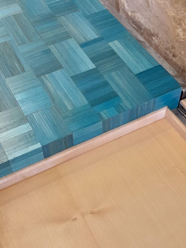 Console en marqueterie de paille ,cave a cigares