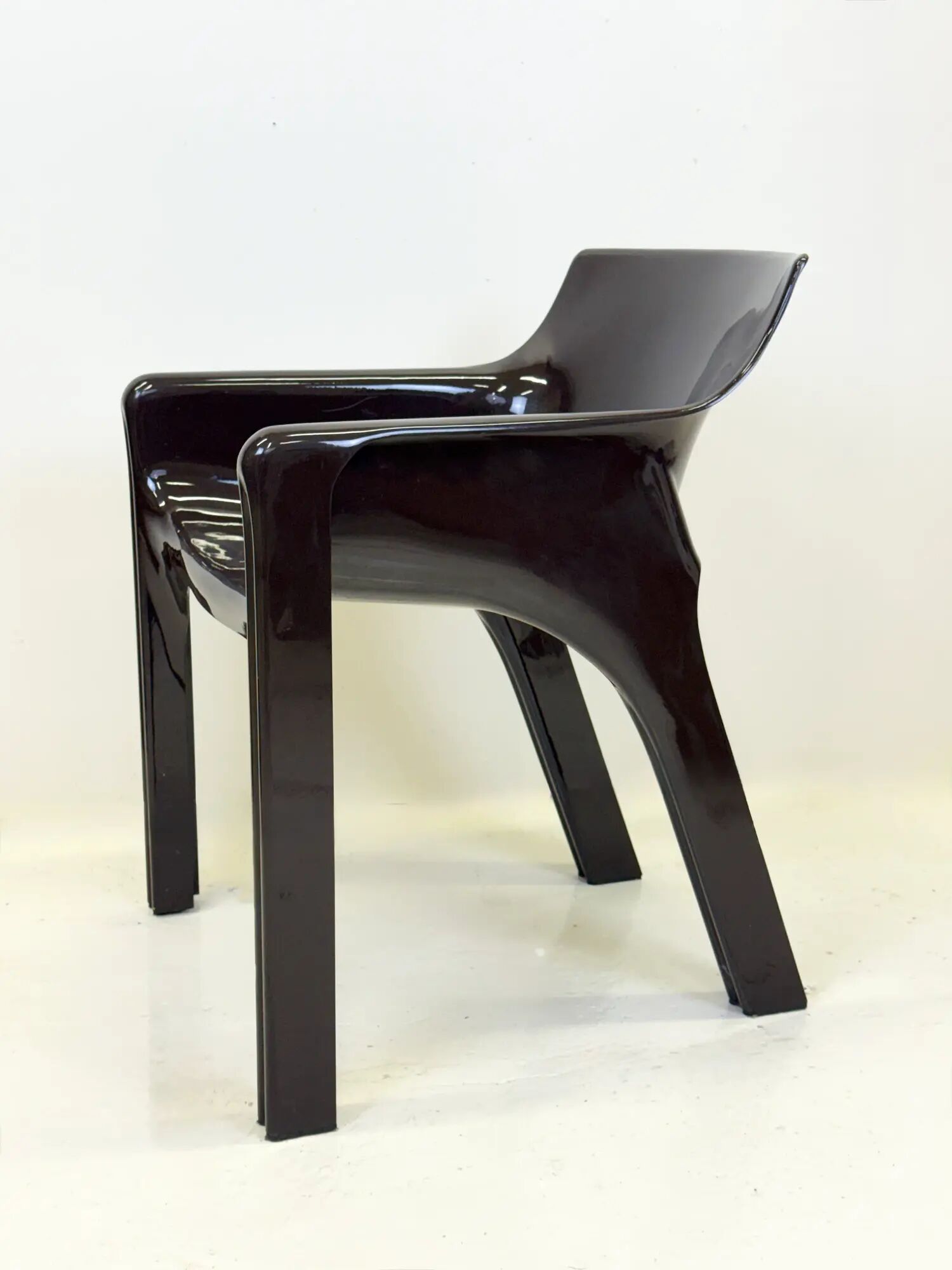 "Gaudì" Armchair Chocolate – Magistretti for Artemide, Italy, 1970