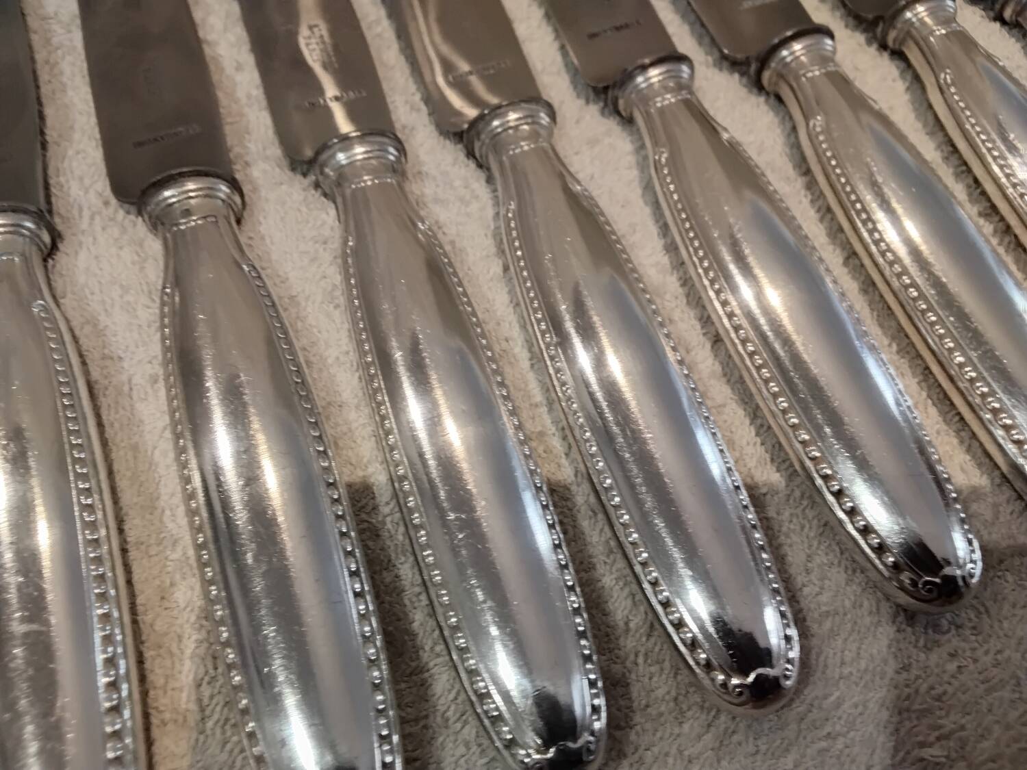 12 silver plated table knives, goldsmith Alfenide st LXVI pearls