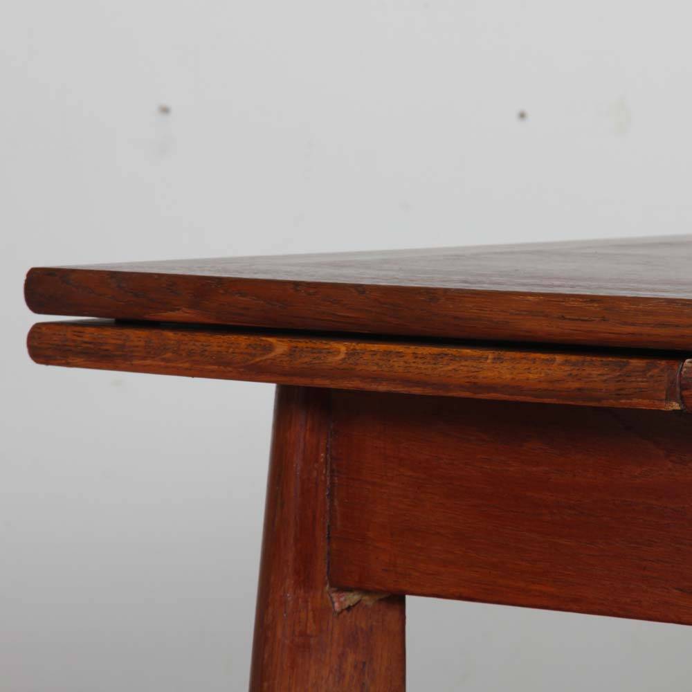 Extendable oak dining table from the 1950s