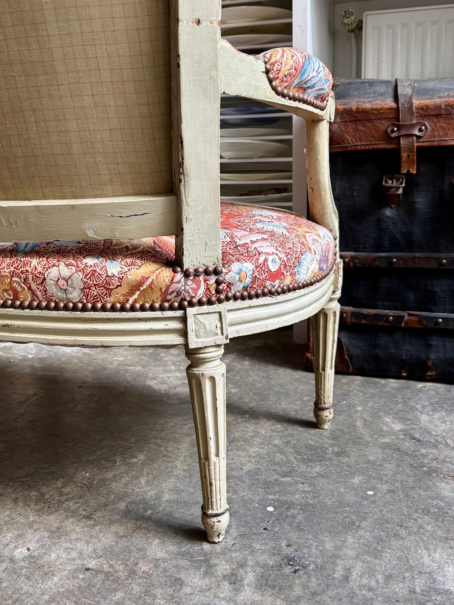 Banquette à la reine from the Louis XVI period, Indian fabric.