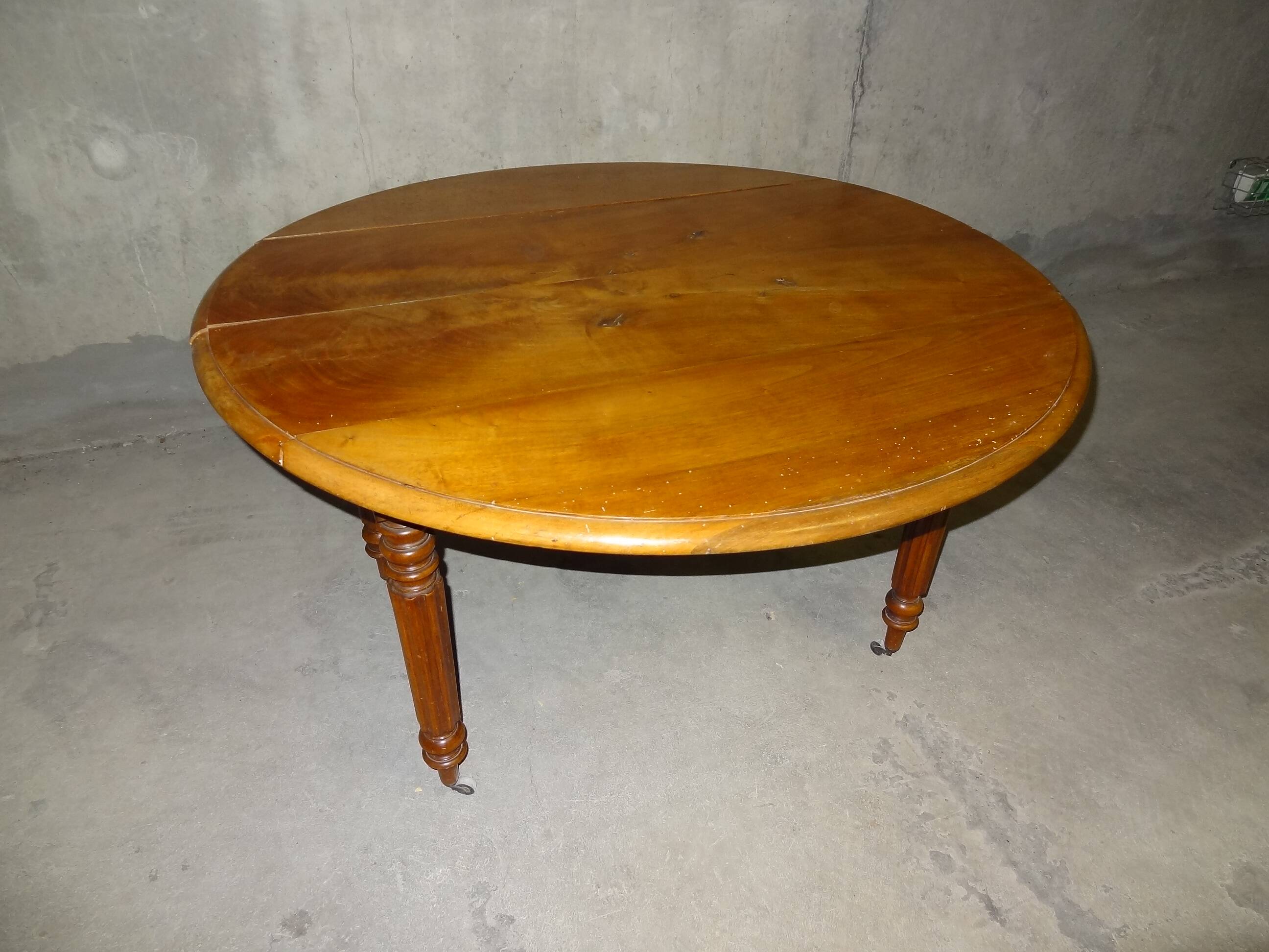 Round table with drop leaves