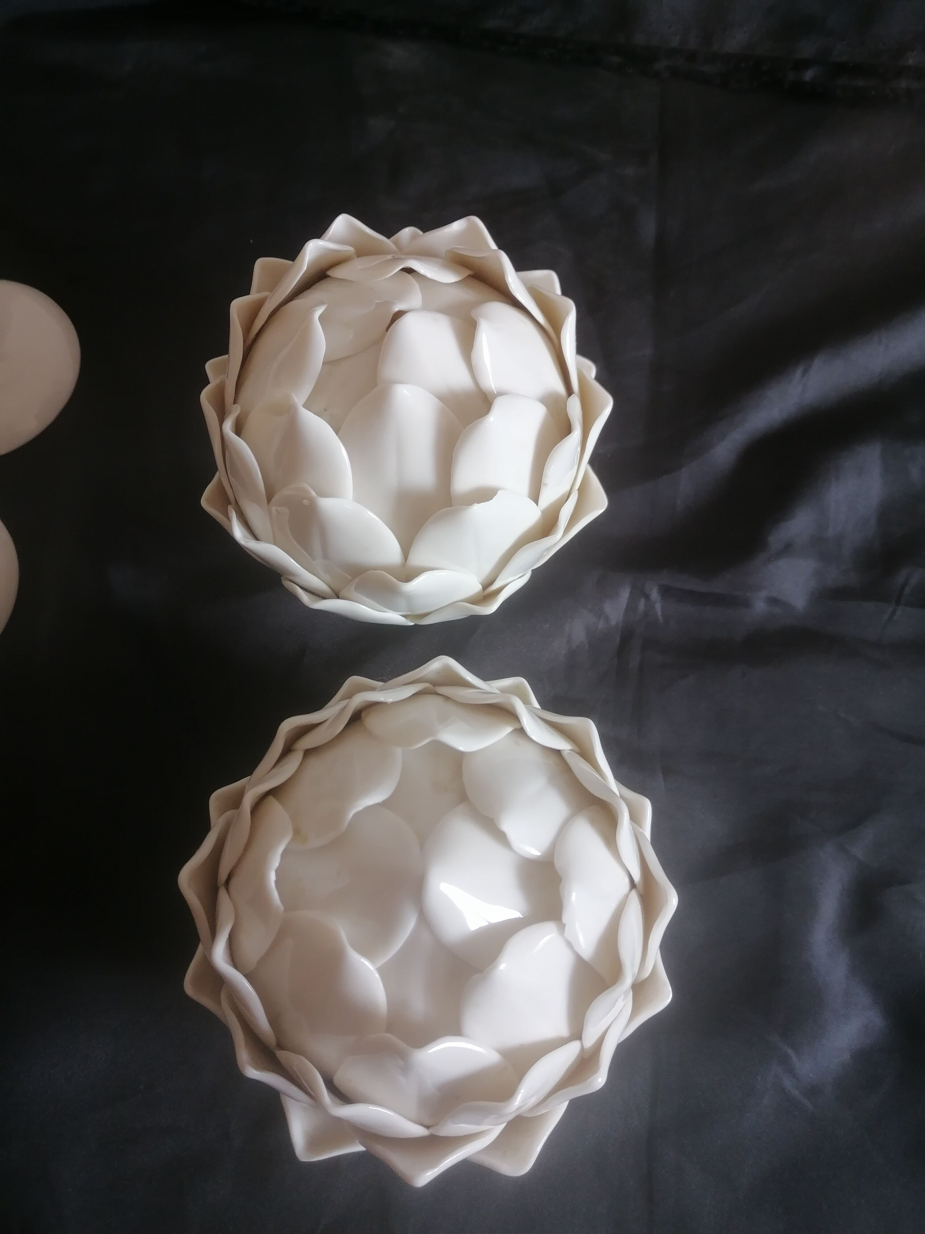 Pair of porcelain artichokes. Mid-twentieth century.