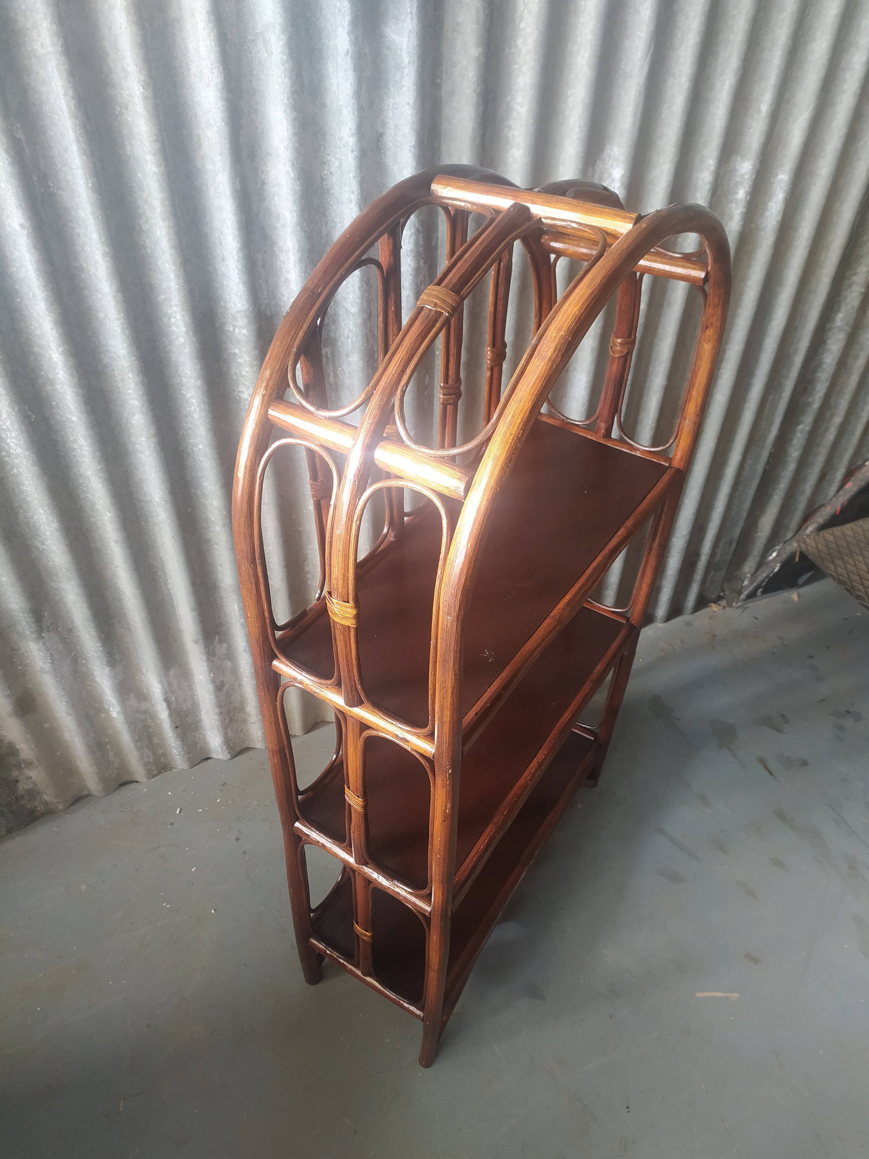 Étagère rotin vintage