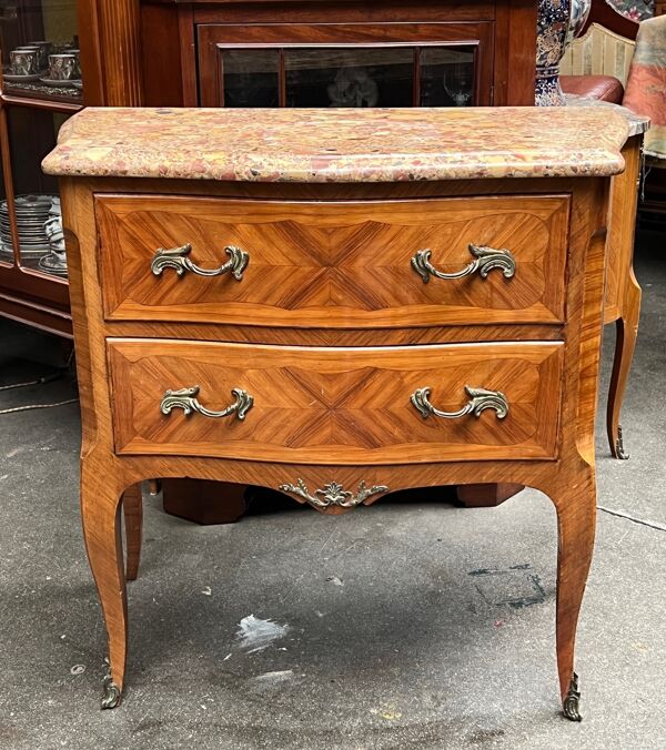 Commode de style Louis XVI