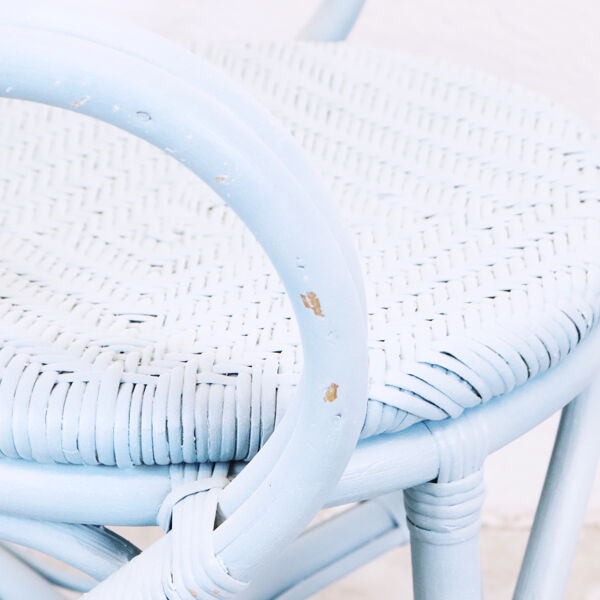 fauteuil en rotin tressé bleu nordique