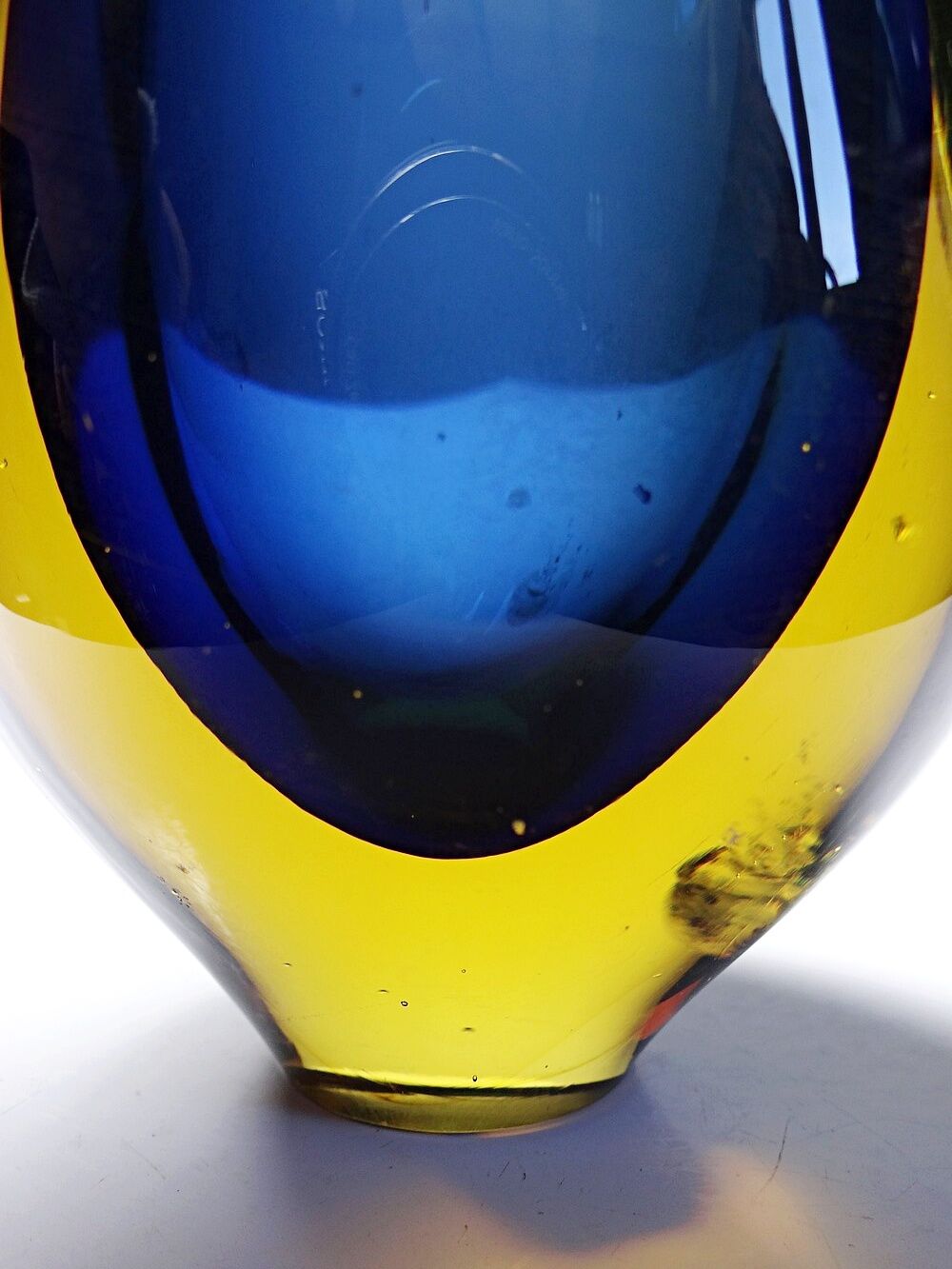 Vase Sommerso Murano att. Flavio Poli, verre bleu et ambre, années 1950-1960