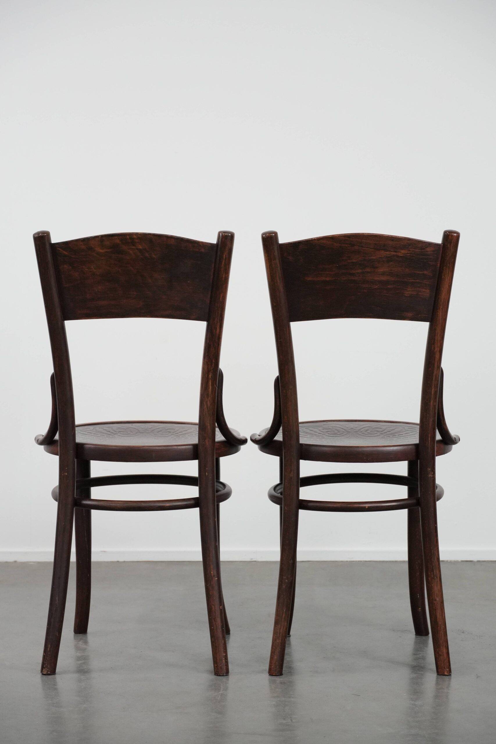 Set of five vintage wooden Cosmos bistro design chairs with stunning detail